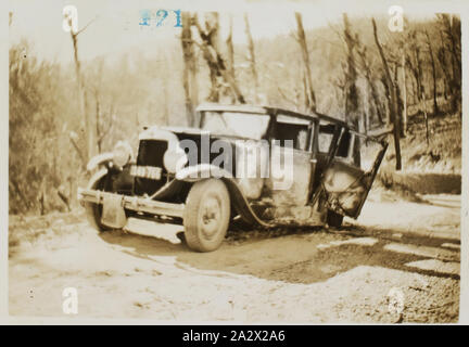 Photographie - Commission de l'électricité de l'État, car détruites par incendie, Vallée Kiewa, Victoria, vers 1939, partie d'une grande collection photographique de plaque de verre et de négatifs, tirages photographiques et des albums photos, concernant le développement de l'industrie de la fourniture d'énergie électrique à Victoria, exploité par la Commission de l'électricité de l'État de Victoria (SECV) de 1919 à 1993 et diverses prédécesseur et privé les entreprises d'alimentation municipale remontant à la fin des années 1880 Banque D'Images