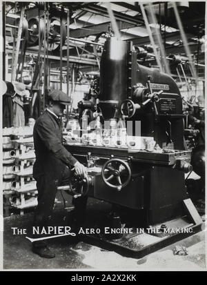 Photographie - D. Napier & Son Ltd, 'Aero Engine en devenir", en Angleterre, vers 1918, une partie d'une collection de photographies, de négatifs et diapositives utilisées pour la recherche par des conservateurs à Museum Victoria Banque D'Images