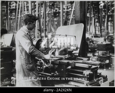 Photographie - D. Napier & Son Ltd, 'Aero Engine en devenir", en Angleterre, vers 1918, une partie d'une collection de photographies, de négatifs et diapositives utilisées pour la recherche par des conservateurs à Museum Victoria Banque D'Images