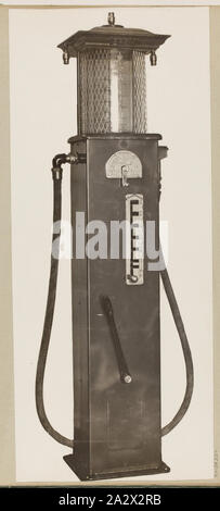 Photographie - Engineering Products Pty Ltd, pompe à essence, vers 1930, une des 59 photos noir & blanc contenues dans un album. Images illustrent les pompes à essence fabriqués par Engineering Products Pty Ltd., Haruhi-shan. Les photographies sont montés sur les deux côtés de l'album pages, certaines images ont été détachées des page et sont maintenant logés séparément. Partie d'une collection de dessins techniques, brochures, catalogues techniques, les dossiers de l'entreprise Banque D'Images