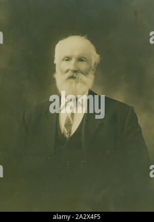 Photographie - Portrait de 'grand-père Harvey', vers 1920, Portrait d'un homme, peut-être Malachie Harvey. Image fait partie d'une collection d'artefacts et documentaire de textes commerciaux relatifs à Daniel Harvey Pty Ltd., fabricant de l'outil agricole Fort Hill, Victoria Banque D'Images