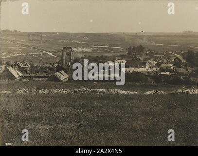 Photographie - 'Scènes de France, 1914-1918 Grande Guerre, France, photographie d'un township en France pendant la Première Guerre mondiale. La bataille de la route de Menin est produite 20-25 septembre 1917. Il a fait partie de la "troisième bataille d'Ypres' sur le front de l'Ouest Banque D'Images