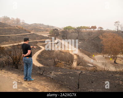 Grand angle de jour de Grant Park, dans la région de Ventura, Californie, après l'incendie 2017 Thomas. Banque D'Images