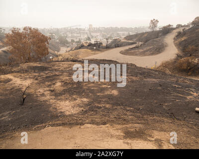 Grand angle de jour de Grant Park, dans la région de Ventura, Californie, après l'incendie 2017 Thomas. Banque D'Images