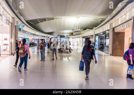 Zone de départ de l'aéroport international de Suvarnabhumi à Bangkok, Thaïlande, 4e plus important bâtiment unique terminal de l'aéroport. Banque D'Images
