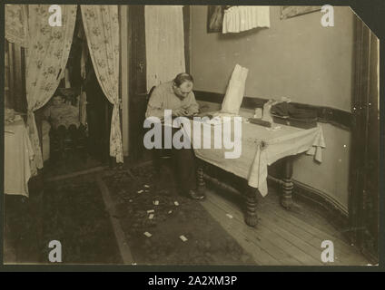 En cas de cigarettes roulement tenement home. (Pour plus de détails voir Mlle E.C. Watson's rapport.) Banque D'Images