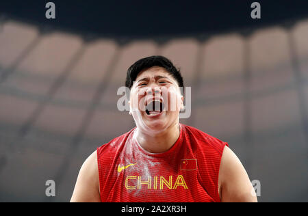 Doha, Qatar. 3e oct, 2019. La Chine Gong Lijiao célèbre après avoir remporté le titre du lancer du poids lors de la finale des Championnats du monde IAAF 2019 à Doha, Qatar, le 3 octobre 2019. Credit : Wang Lili/Xinhua/Alamy Live News Banque D'Images