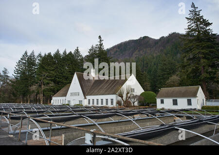 Cascade Locks, ou - Mar 28, 2019 : La Bonneville écloserie. Construit en 1909, c'est Oregon Department of Fish and Wildlife's plus grand couvoir. Banque D'Images