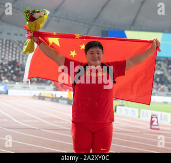 Doha, Qatar. 08Th Oct, 2019. Lijiao Gong (CHN) remporte le lancer du poids au cours de la médaille d'or aux Championnats du monde IAAF à Khalifa International Stadium. Credit : SOPA/Alamy Images Limited Live News Banque D'Images