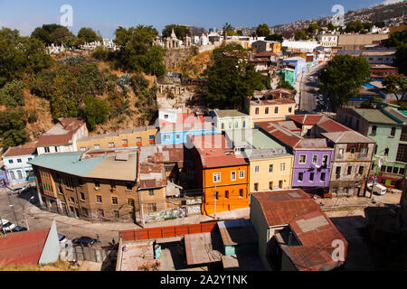 Vue de dessus de bâtiments colorés, Valparaiso Banque D'Images