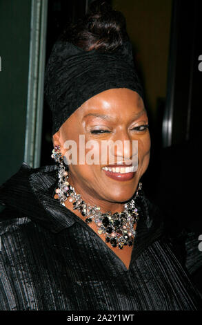 Jessye Norman arrivant pour le rond-point Theatre Company's Opening Night Production d'UN HOMME POUR TOUTES LES SAISONS à l'American Airlines Theatre de New York. 7 octobre, 2008 Photo : Walter McBride/MediaPunch Banque D'Images