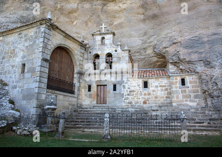 Ermita de San Bernabé, Ojo Guarena, Parc Naturel de Merindad de Sotoscueva, Burgos, Castillo y Leon, Espagne Banque D'Images