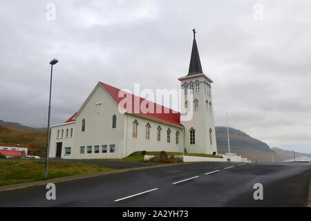 Grundarfjordur, Islande - 27 septembre 2019 : l'église luthérienne. Banque D'Images