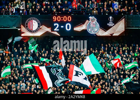 ROTTERDAM, Pays-Bas. 06Th Oct, 2019. Football, Ligue Europa, stade de groupe, de la saison 2019/2020, le stade De Kuip, Feyenoord - FC Porto, résultat final 2-0, Feyenoord fans célèbrent la victoire après le match : Crédit Photos Pro/Alamy Live News Banque D'Images