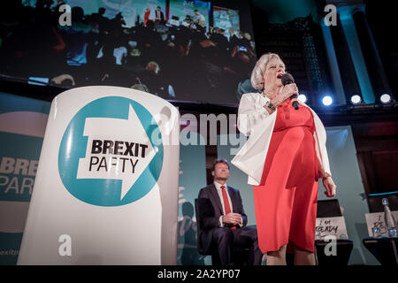 Ann Widdecombe, Brexit, eurodéputé du parti s'adresse à la foule pendant la partie Brexit conférence à Westminster dans le cadre d'un parti national tour. London, UK Banque D'Images