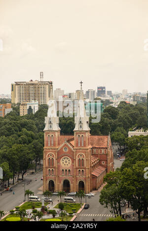 Célèbre Basilique Cathédrale Notre Dame de Saigon centre-ville Banque D'Images