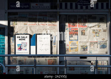 Une agence de presse locale ou l'agent shop dans la banlieue de Sydney, Australie fermée en raison de la baisse des ventes de journaux et magazines imprimés Banque D'Images