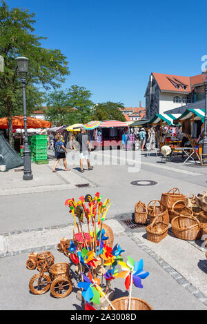 Wicker caler au Marché Central, Place Vodnik, Vieille Ville, Ljubljana, Slovénie Banque D'Images