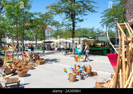 Wicker caler au Marché Central, Place Vodnik, Vieille Ville, Ljubljana, Slovénie Banque D'Images