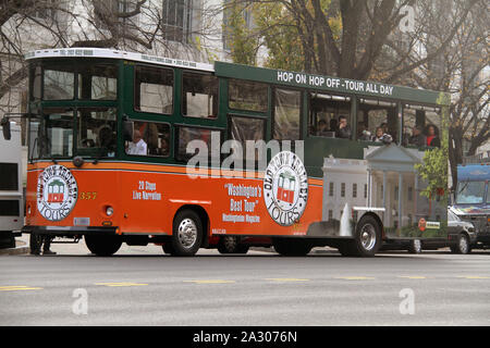 Old Town Trolley Tours bus dans les rues de Washington D.C., USA Banque D'Images