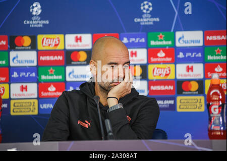 Kharkiv, Ukraine - 18 septembre 2019 : portrait de Manchester City émotionnelle entraîneur-chef, manager Pep Guardiola lors de la conférence de presse UE Banque D'Images