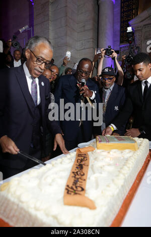 New York, New York, USA. 3e oct, 2019. Militant des droits civils Al Sharpton Rev. et directeur/acteur Spike Lee assister à la 65e anniversaire de la personnalité des médias/activistes Rev. Al Sharpton, fondateur et président, Réseau d'action national qui a eu lieu à la New York Public Library Schwarzman Building Le 3 octobre 2019 à New York. Credit : Mpi43/media/Alamy Punch Live News Banque D'Images