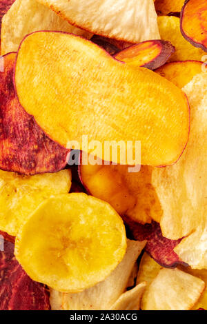 Un close-up de fruits et légumes secs, chips vegan sain snack, un mélange savoureux, tourné à partir de ci-dessus Banque D'Images