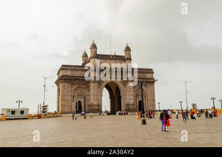 Inde Mumbai 13 août 2019 porte de l'Inde, Mumbai, Maharashtra, Inde. Le plus populaire attraction touristique. Les gens du monde entier viennent à vi Banque D'Images
