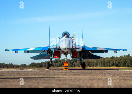 KLEINE BROGEL, BELGIQUE - Sep 14, 2019 : l'Armée de l'air ukrainienne Sukhoi Su-27 FLANKER fighter jet avion sur le tarmac de la base aérienne d'Oostende. Banque D'Images