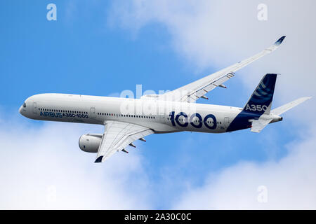 LE BOURGET PARIS - JUN 20, 2019 : nouveaux Airbus A330neo avion avion effectuant au Bourget. Banque D'Images