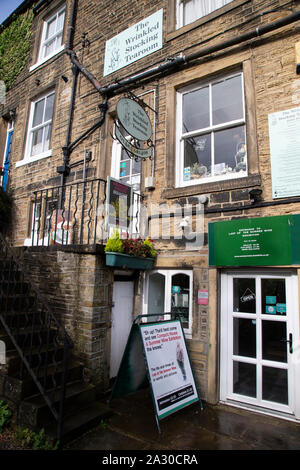 Le salon de thé l'empoissonnement froissé rendu célèbre par le dernier des Summer Wine séries TV en Holmfirth, West Yorkshire Banque D'Images