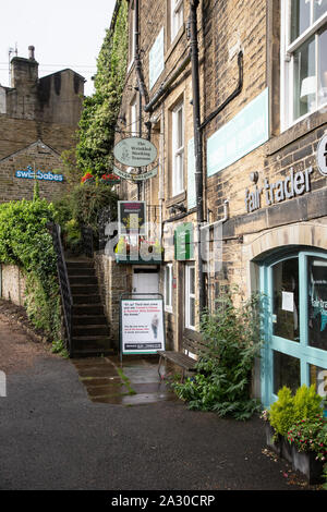 Le salon de thé l'empoissonnement froissé rendu célèbre par le dernier des Summer Wine séries TV en Holmfirth, West Yorkshire Banque D'Images