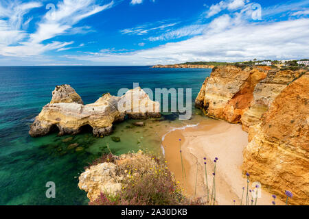 Careanos Beach (Praia dos Careanos) à Portimao, Algarve, Portugal. Concept pour voyager au Portugal et les vacances d'été à Portimao, Algarve, Portugal Banque D'Images