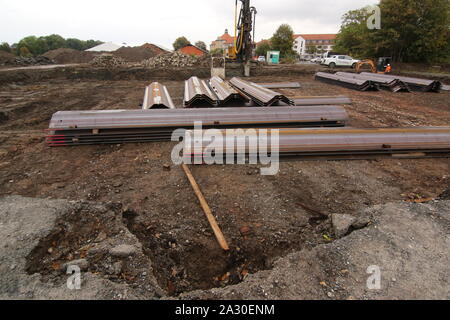 Wernigerode, Allemagne. 08Th Oct, 2019. Les travaux de génie civil pour la nouvelle locomotive workshop a commencé à Wernigerode. Les chemins de fer à voie étroite du Harz obtenir un nouvel atelier de la locomotive à vapeur. Le vendredi matin, le début officiel de la construction de l'hôtel de 70 x 30 mètres a été lancé. La construction devrait coûter autour de 10,5 millions d'euros et seront terminés au printemps 2021. Credit : Matthias Bein/dpa-Zentralbild/ZB/dpa/Alamy Live News Banque D'Images