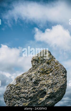 Le seul comité permanent King Stone, une partie de l'Rollright Stones monument situé près du village de Long Compton dans les Cotswolds, England, UK Banque D'Images