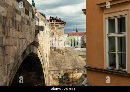 Après-midi d'automne au pont Charles à Prague, République tchèque. Banque D'Images