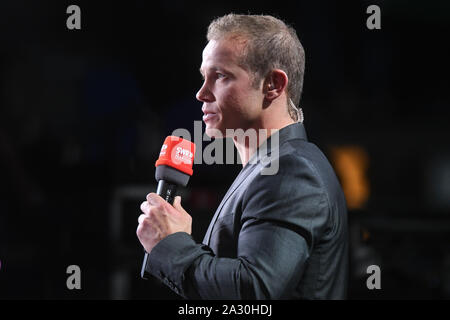 Stuttgart, Allemagne. 4ème Oct, 2019. FABIAN HAMBUCHEN de Allemagne donne le commentaire de la ronde de qualification dans l'Hanns-Martin-Schleyer-Halle à Stuttgart, Allemagne. Credit : Amy Sanderson/ZUMA/Alamy Fil Live News Banque D'Images