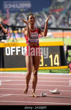 Salwa Eid Naser de Bahreïn célèbre pendant le women's 400m-Championnats du monde d'athlétisme de l'IAAF au Khalifa International Stadium de Doha. Credit : SOPA/Alamy Images Limited Live News Banque D'Images