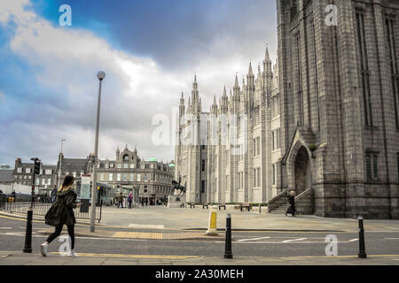 Rue Large et Marischal College. Banque D'Images