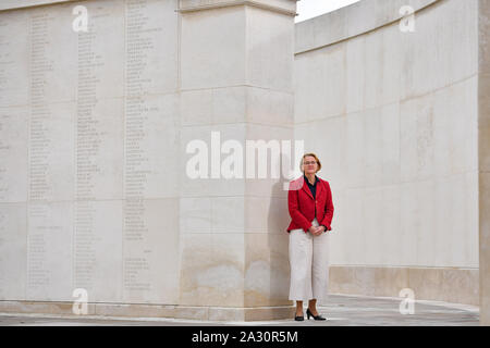 Philippa Rawlinson, le nouveau directeur général du National Memorial Arboretum à Alrewas, Staffordshire. Mme Rawlinson a promis de construire sur les 'grandes' travail déjà fait et rendre le site un lieu de la mémoire nationale. Banque D'Images