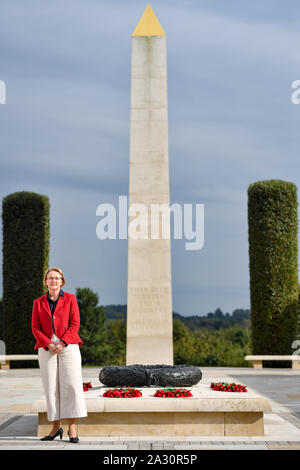 Philippa Rawlinson, le nouveau directeur général du National Memorial Arboretum à Alrewas, Staffordshire. Mme Rawlinson a promis de construire sur les 'grandes' travail déjà fait et rendre le site un lieu de la mémoire nationale. Banque D'Images