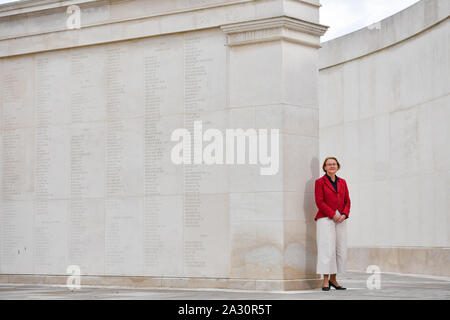 Philippa Rawlinson, le nouveau directeur général du National Memorial Arboretum à Alrewas, Staffordshire. Mme Rawlinson a promis de construire sur les 'grandes' travail déjà fait et rendre le site un lieu de la mémoire nationale. Banque D'Images