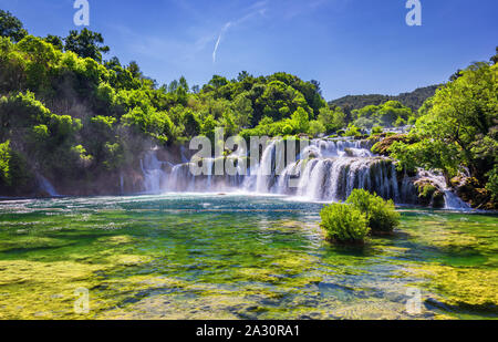 Belle Cascade Skradinski Buk dans le Parc National de Krka, Dalmatie, Croatie, Europe. La magie des cascades de Krka National Park, à Split. Un incredibl Banque D'Images