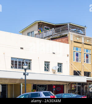 LENOIR, NC, USA-24 Sept 2019 : Un unique 'penthouse' définit au sommet d'un folk art gallery et studio au centre-ville. Banque D'Images