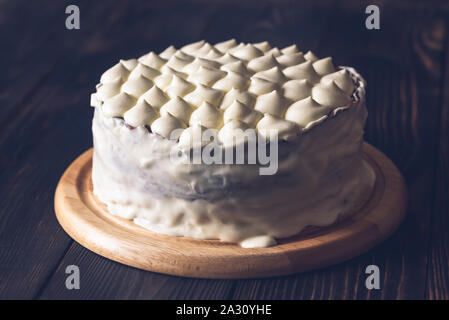 Crêpe Tiramisu gâteau sur la planche de bois Banque D'Images