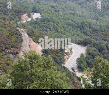 Tortueux chemin sur la montagne en Corse La France en Europe Banque D'Images