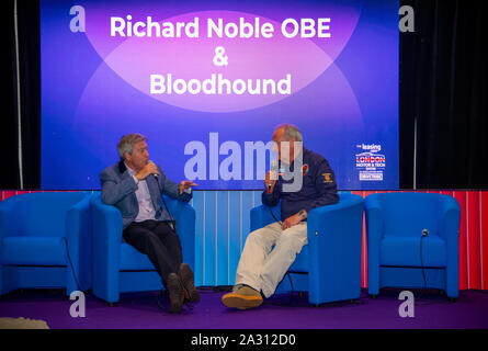 Richard Noble OBE interviewé par Tiff Needell au London Motor Show mai 2019, Excel London Banque D'Images