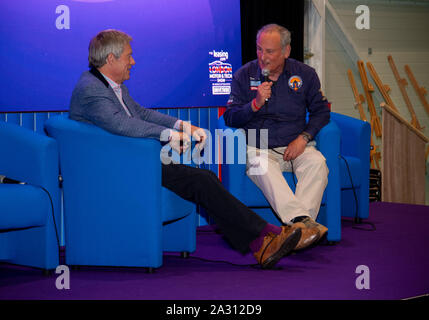 Richard Noble OBE interviewé par Tiff Needell au London Motor Show mai 2019, Excel London Banque D'Images