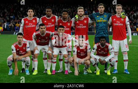 Londres, Royaume-Uni, le 03 octobre Photo de l'équipe Arsenal Rangée arrière :- Hector Bellerin, Joe Willock , Reiss Nelson, Shkodran Mustafi, Emiliano Mart'nez et Banque D'Images