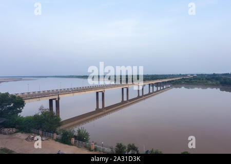 La rivière Jhelum (Ourdou : جہلم‎) une rivière dans l'est du Pakistan. Banque D'Images